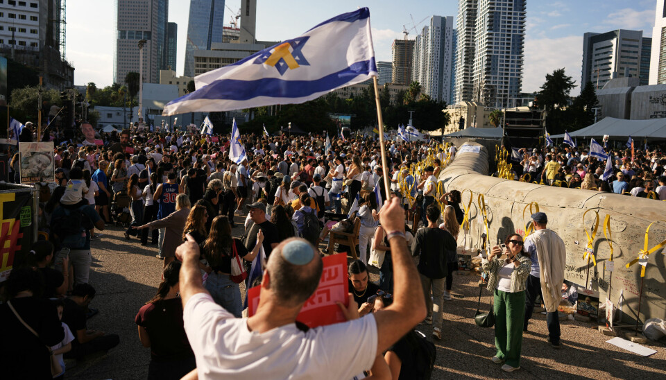 Jubel i Tel Aviv medan den israeliska gisslan släpptes av Hamas.