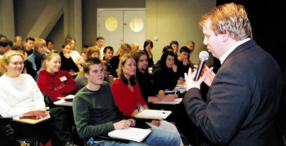 Sommaren 2002 flyttas vardagsverksamheten, som fått namnet Stockholm Dream Center, till den gamla postterminalen vid Centralen och söndagsgudstjänsterna till Chinateatern.