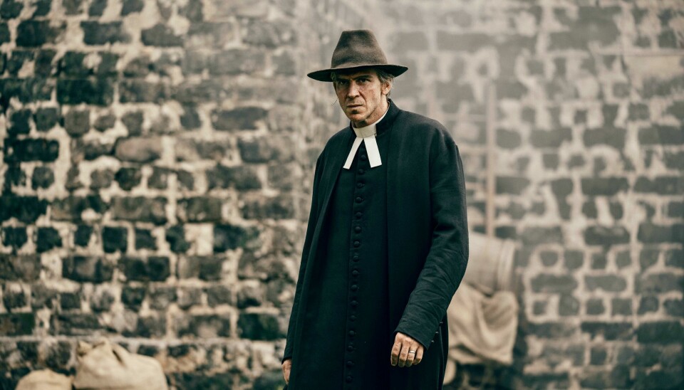 Gustaf Skarsgårds gestaltning av Lars Levi Læstadius tar vara på väckelsepredikantens komplexitet, menar Dagens recensent