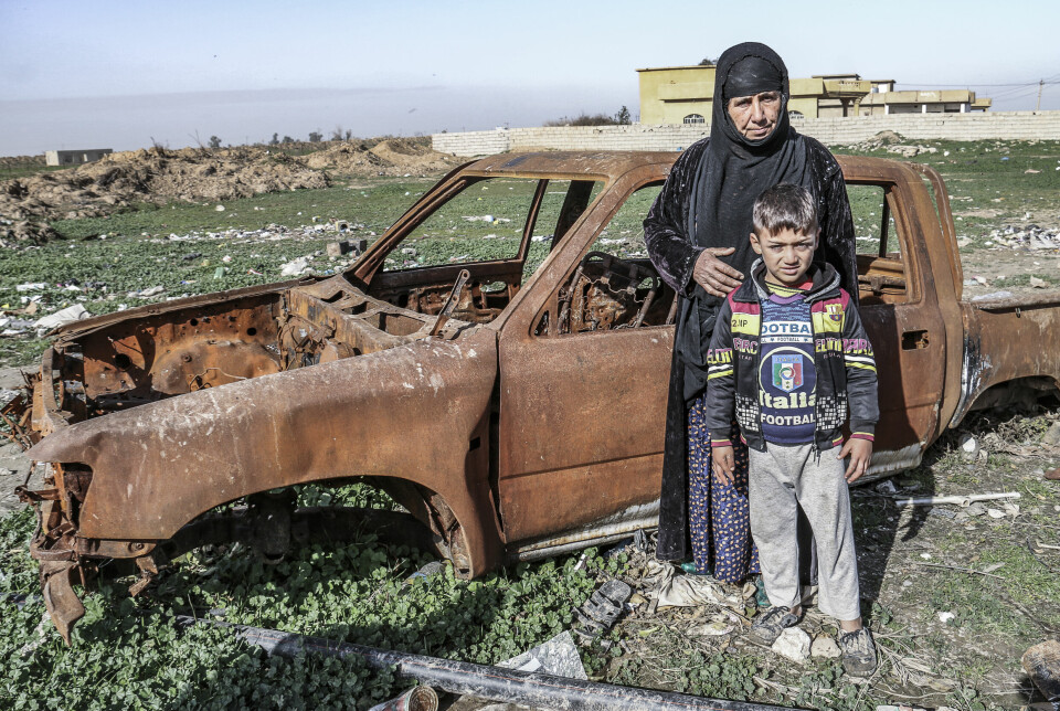 Hawiga Utanför oljestaden Kirkuk är det område som Islamiska staten, IS, lämnade allra sist i norra Irak. I den lilla byn Hawr as Sufn ute på landsbygden stannade bara fyra-fem familjer kvar när IS belägrade området 2014. Islamiska statens krigare förde bort Bahja Fadhil Muhammedsonen son (Atiye Yasin) inför hennes ögon. Därefter avrättade de honom. De brände ner sonens hus, bil och ägodelar.
Nu tar Bahja Fadhil Muhammed hand om de fyra barnbarnen i byn Hawr as Sufn.