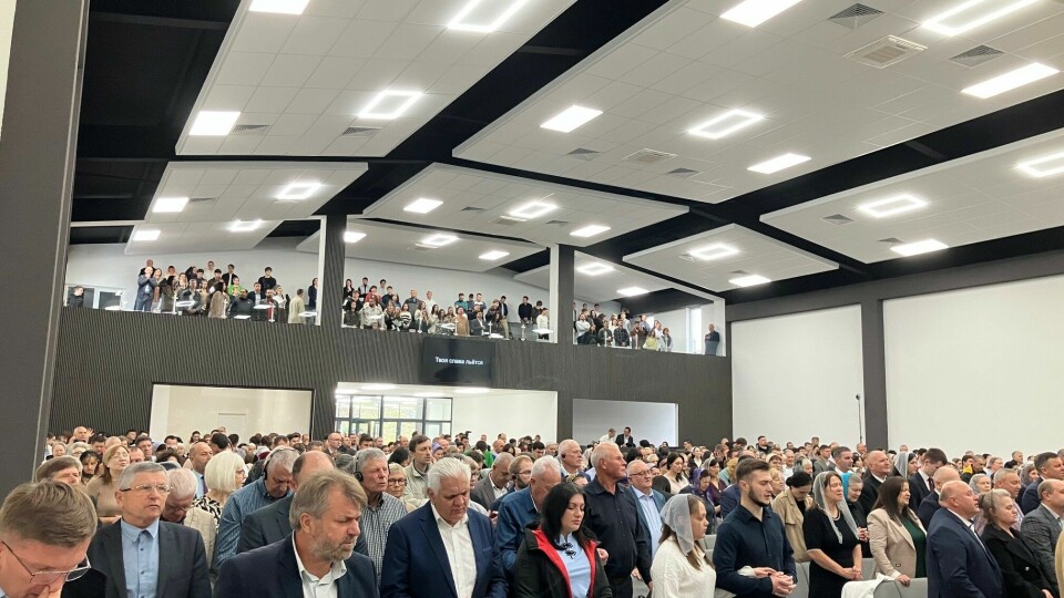 Svenska gäster när pingstkyrka i Moldaviens huvudstad invigdes