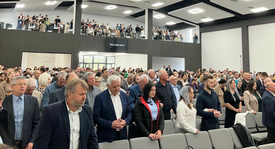 Svenska gäster när pingstkyrka i Moldaviens huvudstad invigdes