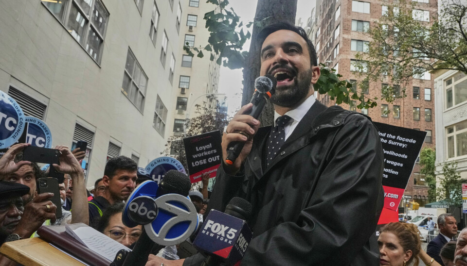 Bir amakivachcha opasini jinsiy aloqaga jalb qildi. Onlayn porno tomosha qilish. Jinsiy mushukni yalash videolari