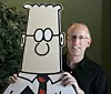 Scott Adams står bredvid en stor pappfigur av seriekaraktären Dilbert.