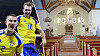 Två svenska fotbollsspelare i gula tröjor bredvid en tom kyrksal med altare.
