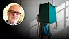 Anonym kvinna röstar i röstbås. Infälld bild på debattören Svenåke Boström