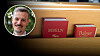 Bibel och psalmbok i kyrkbänk. Infälld bild på debattören Carl Berglund.