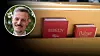 Bibel och psalmbok i kyrkbänk. Infälld bild på debattören Carl Berglund.