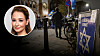 Minnesmanifestation för 7 oktober-attacken. Infälld bild på debattören Alice Teodorescu Måwe.