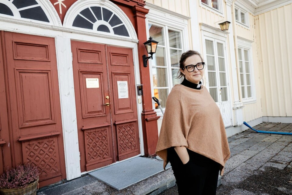 Kyrkoherden Ingrid Augrell berömmer pensionerade präster som fortsätter att stå i kyrkans tjänst. 'Men det är klart att man som pensionär kanske inte drar i gång nya verksamheter', säger hon. Reportage i Bollnäs.