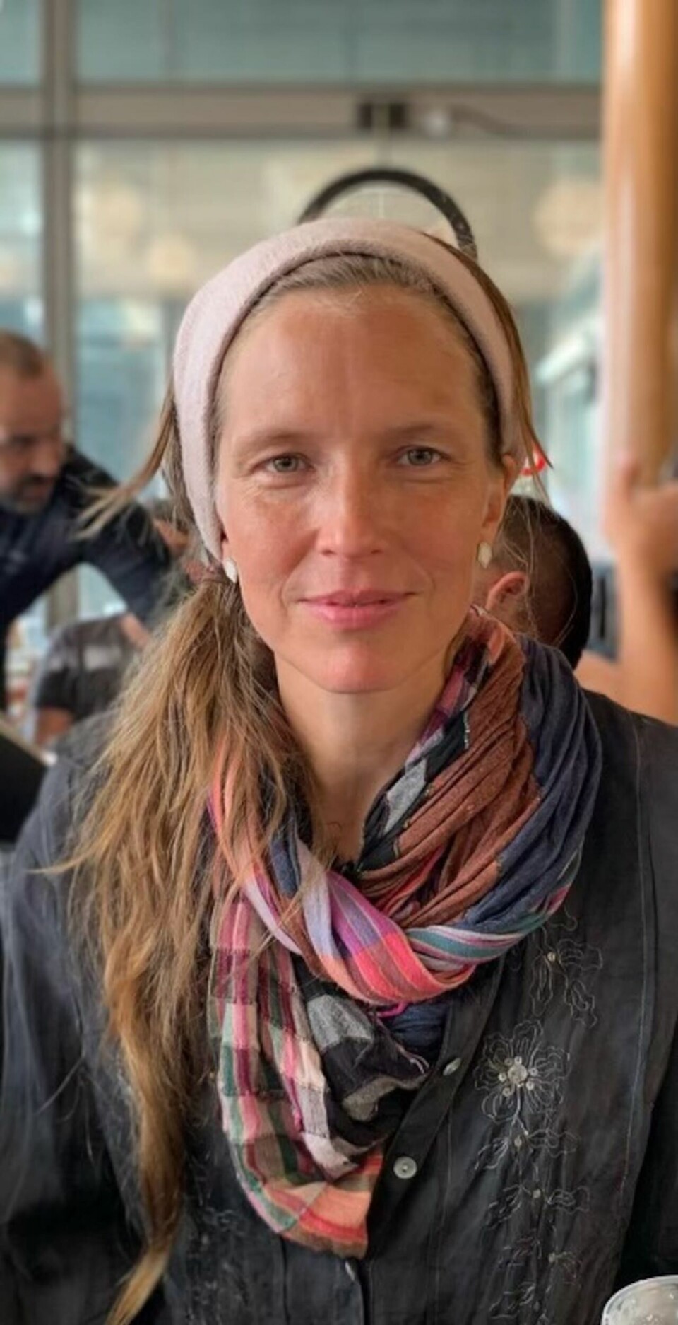 Sara Fintling Morag, 47, skulle åkt hem till sina föräldrar tillsammans med familjen i fredags. Men på grund av det rådande säkerhetsläget i Tel Aviv ställdes flygen in. Sara Fintling Morag.