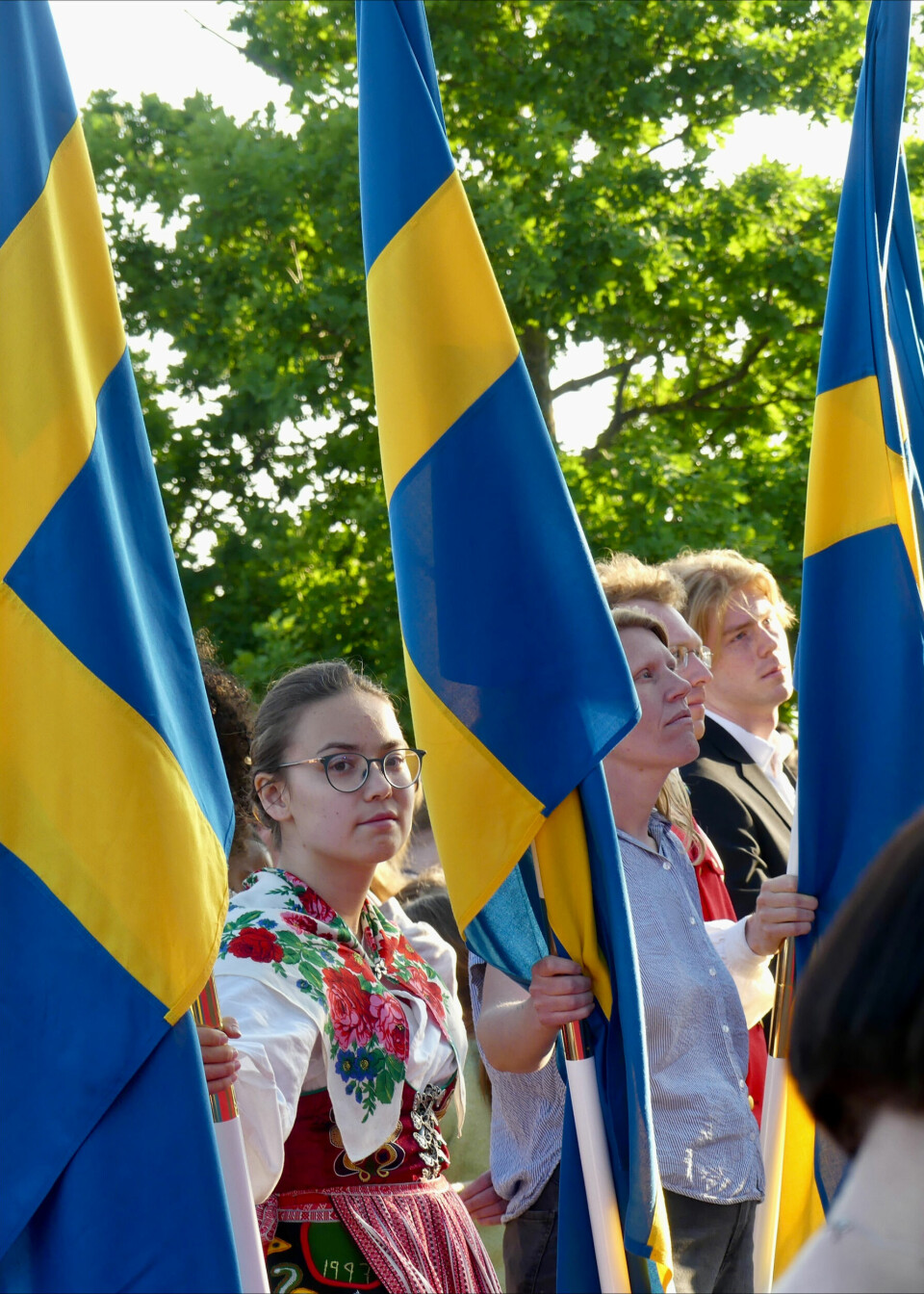 Svenska kyrkans ungas ordförande Tova Mårtensson. Nationsldagsfirandet på Skansen. Svenska kyrkan fick en fana av kungen. Den mottogs av ärkebiskop Martin och Svenska Kyrkans Ungas ordförande Tova Mårtensson.