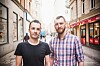 Ifrågasätter identitetspolitiken. I sin bok ”Så blev vi alla rasister” kritiserar de borgliga ledarskribenterna Adam Cwejman och Ivar Arpi vissa delar av den antirasistiska rörelsen och menar att den utgår från samma tankar som rasismen.