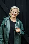 'Finns det en bättre plats att be till Gud eller att meditera än i naturen? För mig är det nästan en nödvändighet att bo där jag bor just för att komma ner i varv och kunna känna mig närvarande och lugn', säger matkreatören och tv-profilen Lisa Lemke. I kväll klockan 20.00 sänds sista delen av hennes program ”Timjan, tupp och tårta” i SVT1.
