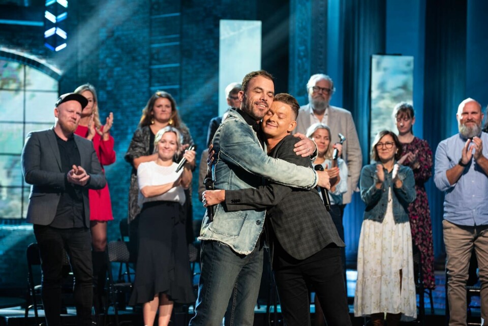 Svensk-norsk förbrödring. Morten Gjerløv Larsen och Victor Ternvall har just levererat en stark version av 'You raise me up'. Inspelning av nya tv-serien 'Alla tiders sånger'.