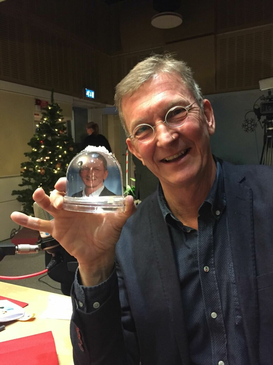 Inte insnöad. Tomas Sjödin, vinterpratare i P1 för fjärde gången. 2016 års vinterprat hålls den 30 december. I år fick alla vinterpratare varsin snöglob med sin bild i. Inte insnöad. Tomas Sjödin, vinterpratare i P1 för fjärde gången. 2016 års vinterprat hålls den 30 december. I år fick alla vinterpratare varsin snöglob med sin bild i.