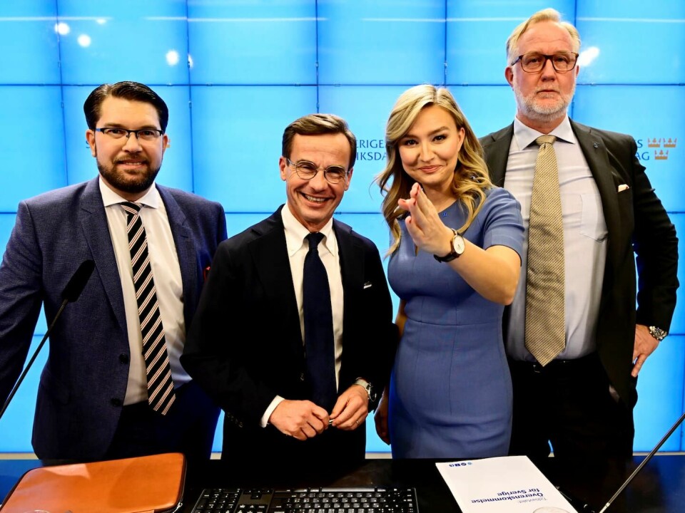 Kvartetten som skrivit under det avtal som ska gälla under den kommande mandatperioden. Moderaternas partiledare Ulf Kristersson (M), Sverigedemokraternas partiledare Jimmie Åkesson (SD), Kristdemokraternas partiledare Ebba Busch (KD) och Liberalernas partiledare Johan Pehrson (L)