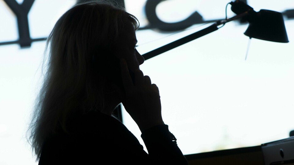 En kvinna i 65-årsåldern förskingrade stora mängder pengar genom sitt arbete i Svenska kyrkan i Örebro län. Kvinnan på bilden har inget med artikeln att göra. En kvinna i 65-årsåldern förskingrade stora mängder pengar genom sitt arbete i Svenska kyrkan i Örebro län. Kvinnan på bilden har inget med artikeln att göra.