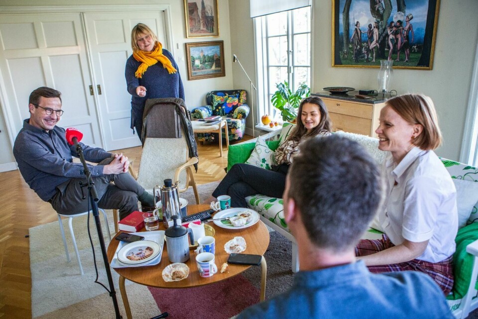 Moderaternas partiledare Ulf Kristersson intervjuas av Malin Aronsson och Daniel Wistrand för podcasten Dagens Människa. Med på bilden är Kristerssons fru Birgitta. Moderaternas partiledare Ulf Kristersson intervjuas av Malin Aronsson och Daniel Wistrand för podcasten Dagens Människa. Med på bilden är Kristerssons fru Birgitta.