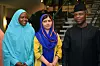 Nobelpristagaren Malala Yousafzai är just nu i Nigeria för att stötta de skolflickor som tidigare hållits fångna av extremistgruppen Boko Haram. Här ses hon med Nigerias vicepresident Yemo Osinbajo och den nigerianska aktivisten Amina Yusuf.