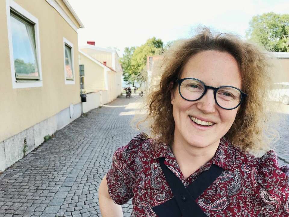 Nya alternativ. Anna Ekström sitter själv i Liberalernas partistyrelse och beskriver sig som liberal ut i fingerspetsarna. Men inför årets kyrkoval har hon, och flera kollegor från FiSK, bytt nomineringsgrupp och ställer numera upp för Borgerligt alternativ, tidigare Moderaterna. Nya alternativ. Anna Ekström sitter själv i Liberalernas partistyrelse och beskriver sig som liberal ut i fingerspetsarna. Men inför årets kyrkoval har hon, och flera kollegor från FiSK, bytt nomineringsgrupp och ställer numera upp för Borgerligt alternativ, tidigare Moderaterna.