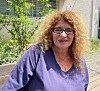 TEL AVIV. Mazi Mandlawi, 63, är inte rädd eftersom hon tror på Gud.