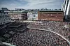 Manifestation. Söndagen den 9 april samlades tusentals människor på Sergels torg i centrala Stockholm för att hedra de människor som dödades och skadades när en man körde på dem med en stulen lastbil.