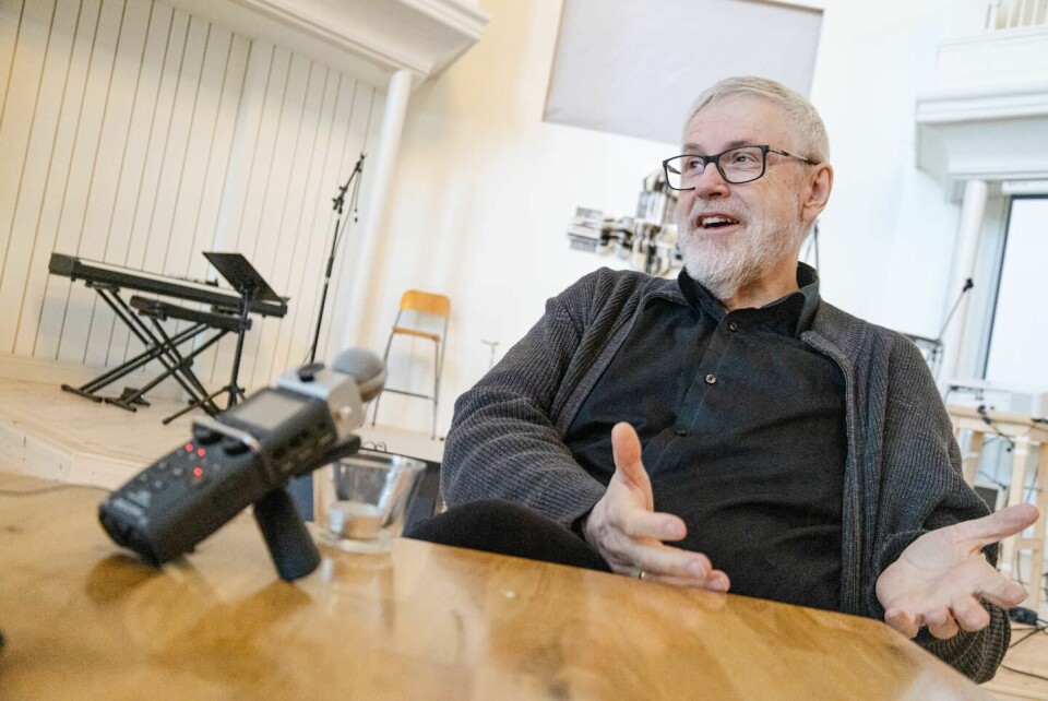 Dagen mötte John van Dinther i Fridhemskyrkans i centrala Stockholm, en av New Lifes församlingsplanteringar. John van Dinther, grundare av av New Life i Stockholm. Tidigare pastor och numera taxichaufför. Intervju med tidningen Dagen om Johns cancersjukdom.