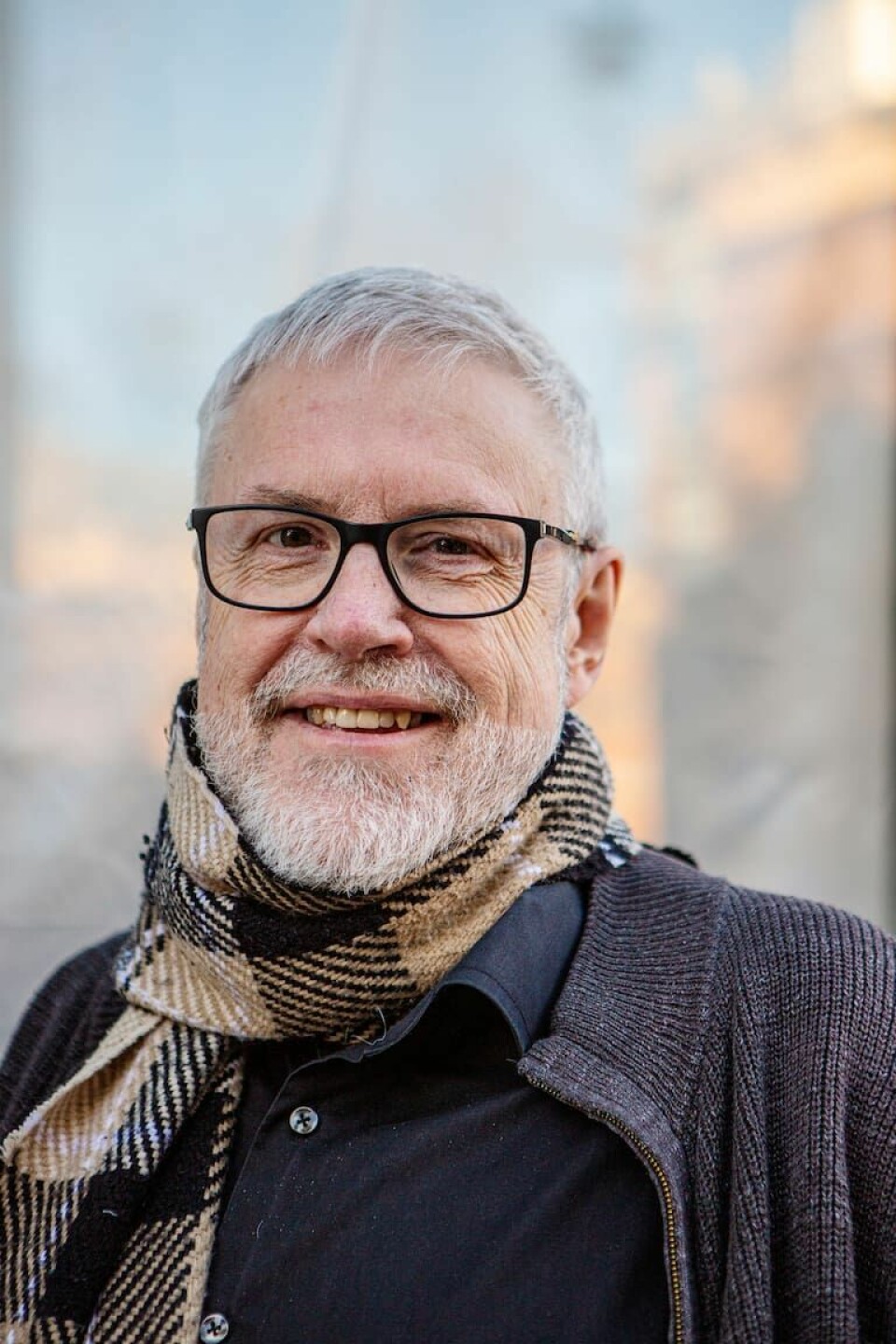'Jag känner många som inte står för den teologi som jag står för, men min uppgift är att älska dem och det är Guds ansvar att förvandla dem', säger John. John van Dinther, grundare av av New Life i Stockholm. Tidigare pastor och numera taxichaufför. Intervju med tidningen Dagen om Johns cancersjukdom.
