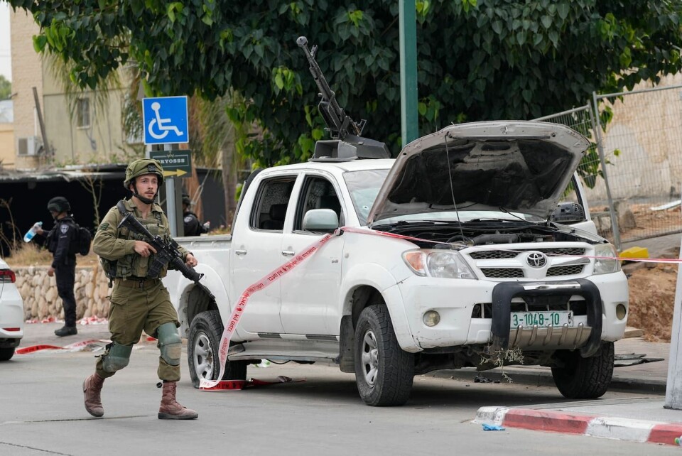 Israeliska soldater på plasts i Sderot för att undanröja hotet från palestinska terrorister, som tidigare infiltrerat staden.