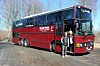 Agneta och Ove Jonsson vid bussen.