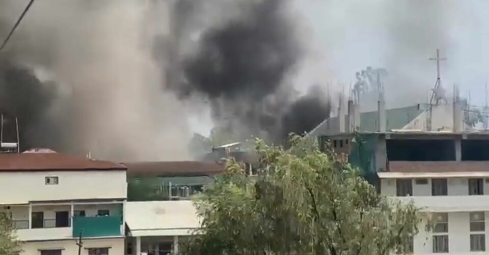 Just nu attackeras kyrkor i delstaten Manipur och många har också dödats i upplopp. Just nu attackeras kyrkor i delstaten Manipur och många har också dödats i upplopp.