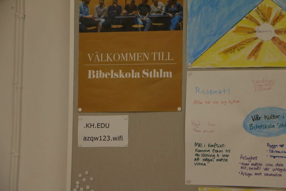 Mahnaz Khalilzadeh Nafootis klassrum på Kaggeholms bibelskola. Här lär hon sig bland annat om Bibeln, lärjungaskap, församling och troslära. Mahnaz Khalilzadeh Nafootis klassrum på Kaggeholms bibelskola.