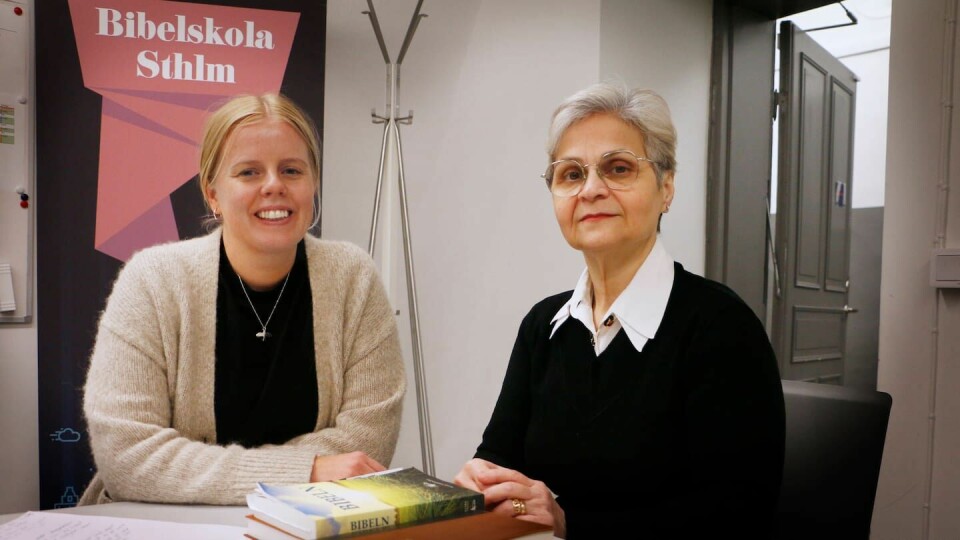 Caroline Wettebrand och hennes elev Mahnaz Khalilzadeh Nafooti på Kaggeholms bibelskola. Caroline Wettebrand och hennes elev Mahnaz Khalilzadeh Nafooti på Kaggeholms bibelskola.