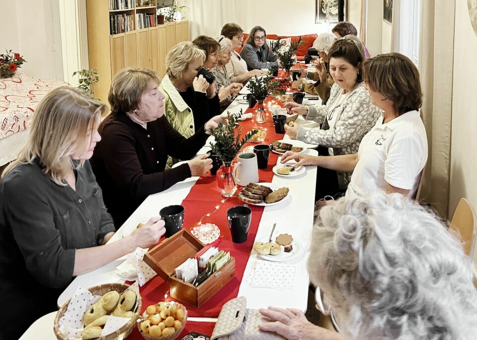 Adventsfika på svenskhotellet Orit i Netanya i Israel. Adventsfika på svenskhotellet Orit i Netanya i Israel.