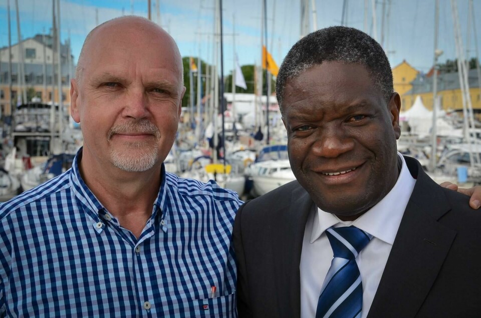 Författaren Berthil Åkerlund och Denis Mukwege. Författaren Berthil Åkerlund och Denis Mukwege.