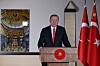 Alla omvärldens protester lär inte få Erdogan att ändra sig. Här talar han till nationen med en bild av Hagia Sofia i bakgrunden.