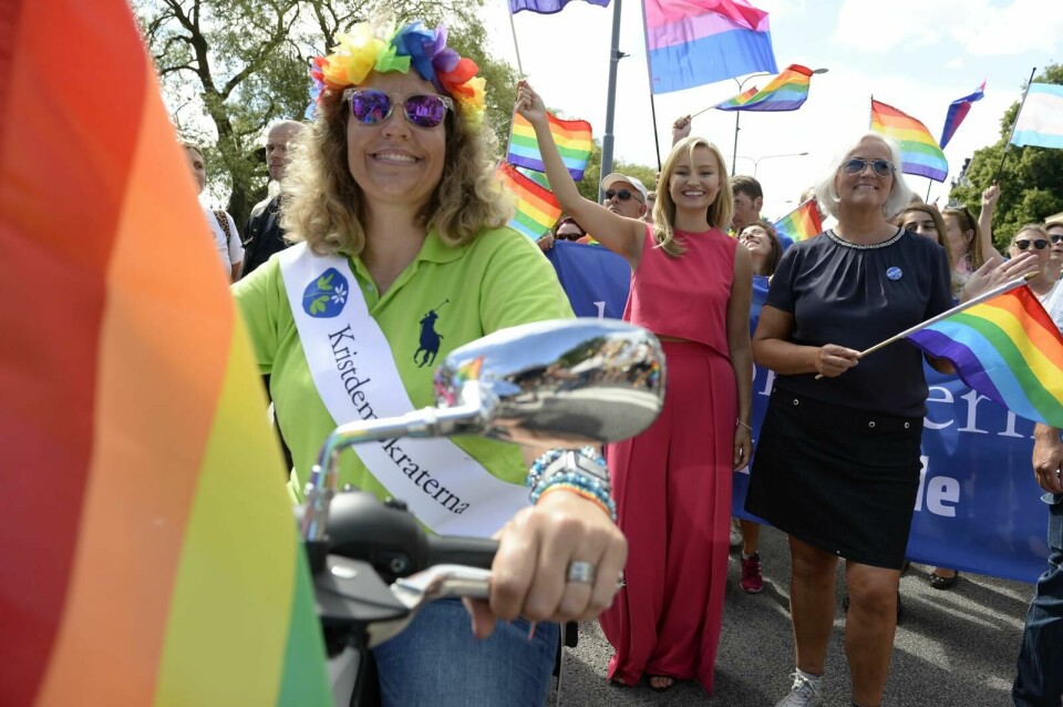 Ebba Busch Thor är den första av Kristdemokraternas partiledare som deltar i en Prideparad. Till höger partisekreterare Acko Ankarberg. Ebba Busch Thor är den första av Kristdemokraternas partiledare som deltar i en Prideparad. Till höger partisekreterare Acko Ankarberg.