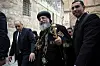 kopter ignorerar koptiska kyrkans förbud. Det har blivit mer eller mindre fritt fram för egyptiska kristna att resa till Jerusalem sedan 2015 då den koptiske påven Tawadros II besökte staden i spetsen för en delegation biskopar och präster. Det tidigare förbudet mot pilgrimsfärder går tillbaka till 1979 som då utfärdades av den dåvarande påven Shenouda III.