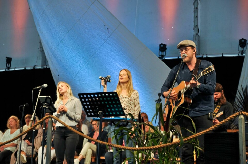 Följare. Delar ur lovsångsgruppen Beochle. Amanda Eliasson, Jennifer Götvall och Marcus Eriksson. Följare. Delar ur lovsångsgruppen Beochle. Amanda Eliasson, Jennifer Götvall och Marcus Eriksson.