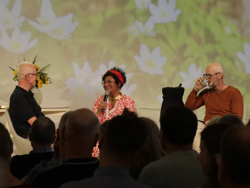 'Min smärtsjukdom tvingar mig att söka mig till Gud. Ibland har jag varit så arg på honom så jag vet inte vad', säger psykoterapeuten och sexologen Hanna Möllås på Hönökonferensen. Hanna Möllås, psykoterapeut och sexolog, pratar om psykisk hälsa på Hönökonferensen.