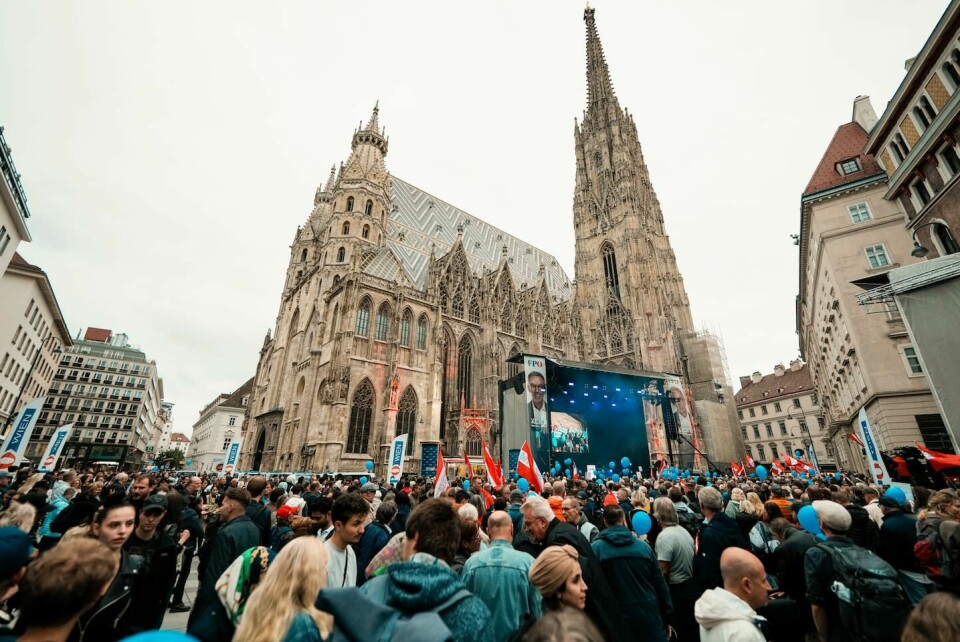 FPÖ kampanjade utanför Stefansdomen i Wien dagen innan själva valet.