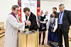 Ett barn döps. Synen på dopet har förändrats konstaterar Svenska Kyrkan i rapporten ”Dop i förändring”.