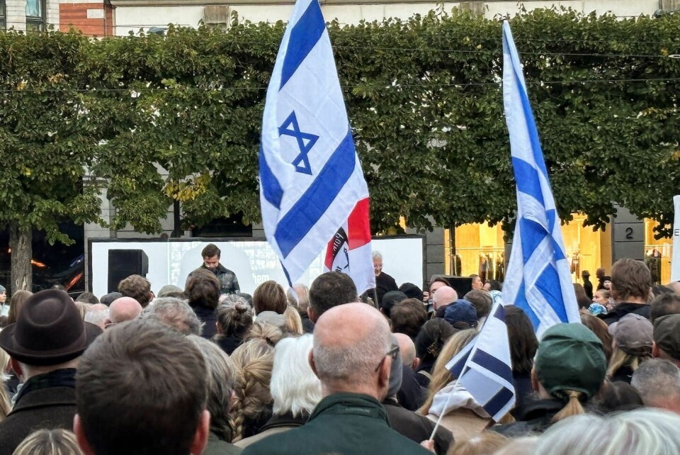 Daniel Janoush, ordföranden för Judiska ungdomsförbundet i Sverige, var en av talarna på Israelmanifesttationen på Norrmalmstorg i Stockholm på årsdagen av Hamas terrorattack den 7 oktober. Daniel Janoush, ordföranden för Judiska ungdomsförbundet i Sverige, var en av talarna på Israelmanifesttationen på Norrmalmstorg i Stockholm på årsdagen av Hamas blodiga terrorattack den 7 oktober.