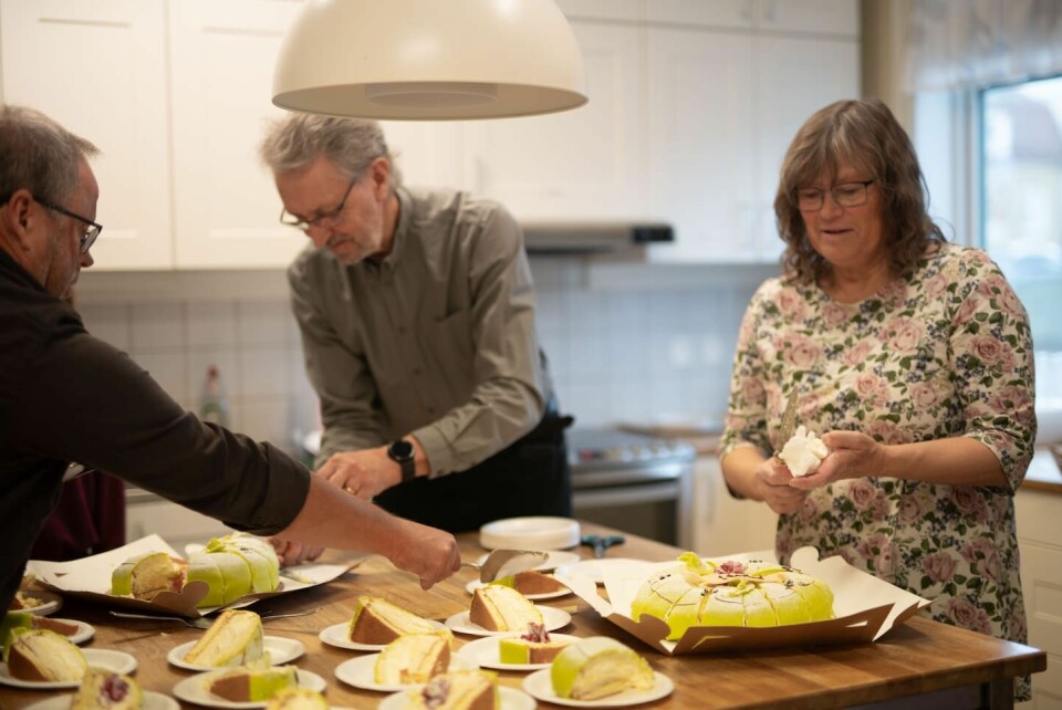 Tårtförberedelser inför jubileumsfirandet. Tårtförberedelser inför jubileumsfirandet.