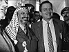Yasser Arafat och Olof Palme möts i Stockholm 1983.
