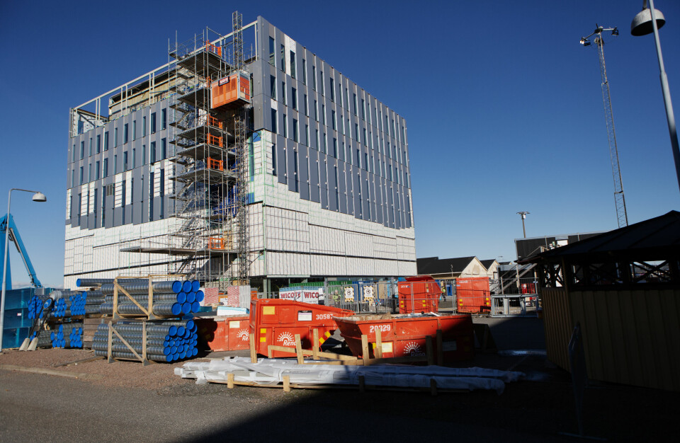 Smyrna har byggt en av Sveriges största kyrkor - flyttar och blir Frihamnskyrkan Hur kommer den nya Frihamnskyrkan på Hisingen att se ut? Dagen gjorde ett studiebesök och fick en guidad tur i den byggnad där en av Sveriges till medlemsantalet största frikyrkor – Smyrnaförsamlingen i Göteborg – flyttar in 2023.