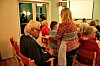 Många är engagerade en kväll som denna i Enhörna Frikyrkoförsamling. Här en av lottförsäljarna.