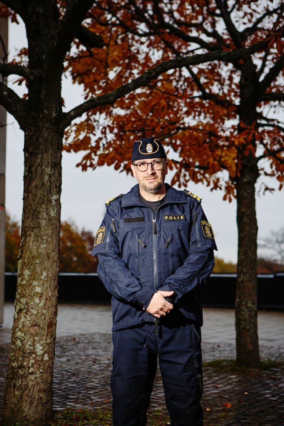'Kanske är det naivt, men jag tror på människor och har en barnatro som stabil grund,' säger Anders Djurestad, tillförordnad lokalpolisområdeschef i Farsta. Anders Djurestad har varit chef för områdespolisen i Farsta i en knapp månad när Dagen träffar honom. Hit sökte han sig efter en tjänst som biträdande områdeschef i Järva, där han var med om att vända utvecklingen och dämpa skjutningarna.
