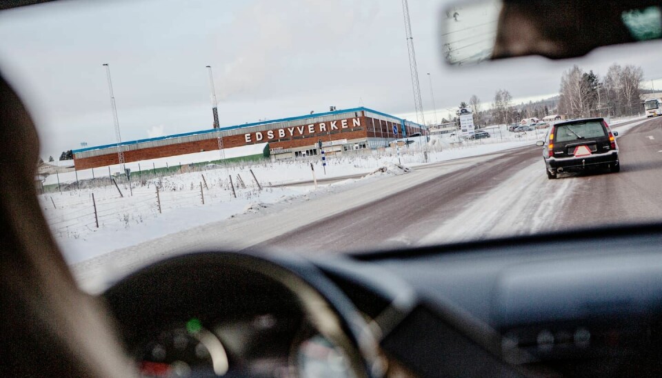 'Många Epa-traktorer spelar samma låtar som jag växte upp med. De spelar dansbandsmusik', säger Emilia Lindberg väg till hemmet i Edsbyn. Dagen besöker sångaren Emilia Lindberg i hennes hem i Edsbyn.